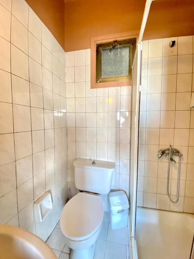 Kaan Hotel & Apartment Кирения Экстерьер фото