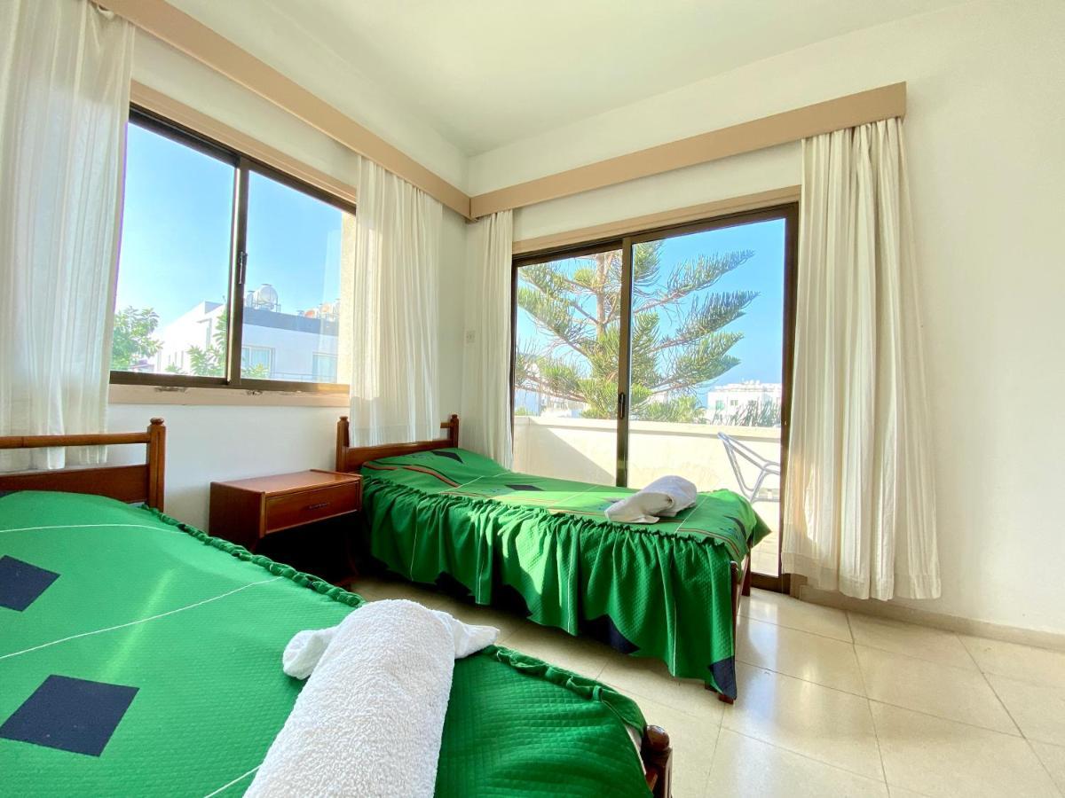 Kaan Hotel & Apartment Кирения Экстерьер фото