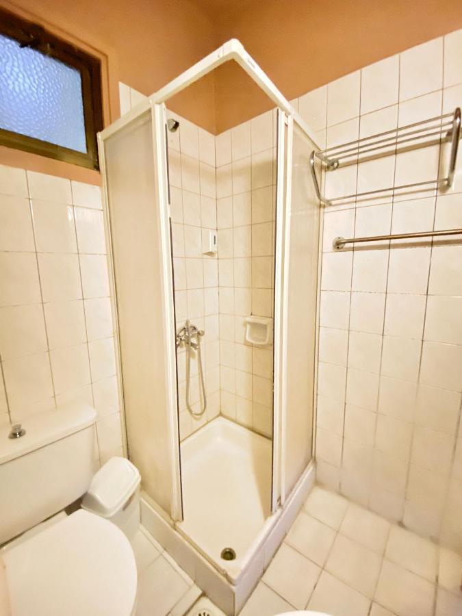 Kaan Hotel & Apartment Кирения Экстерьер фото