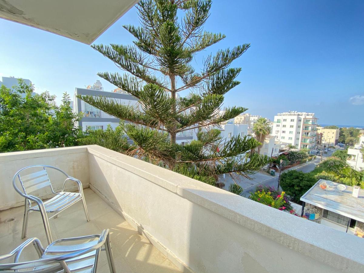 Kaan Hotel & Apartment Кирения Экстерьер фото